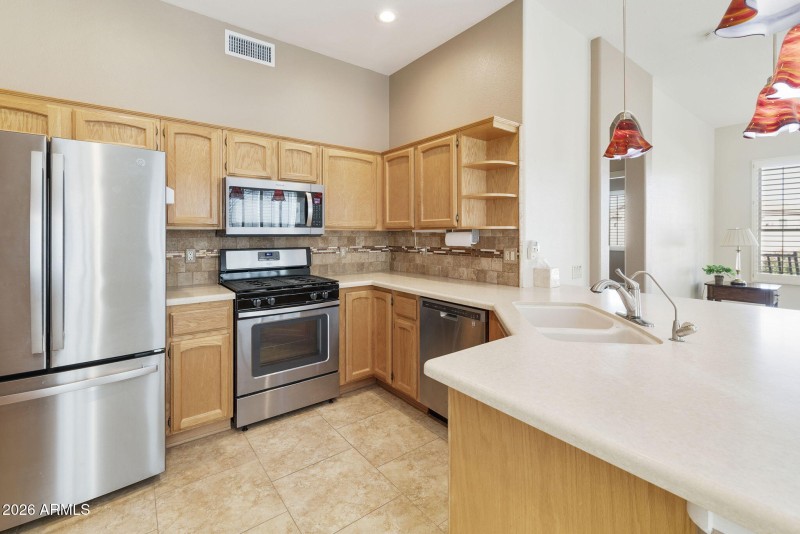 Kitchen with breakfast bar