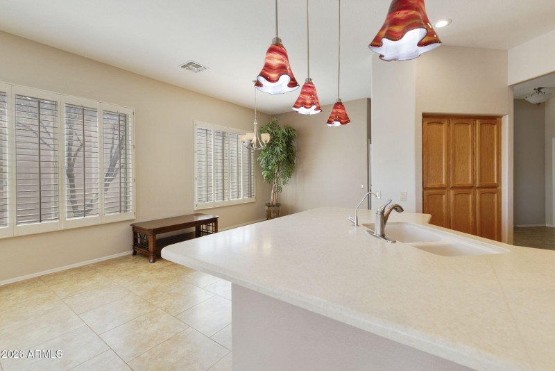 Kitchen breakfast bar