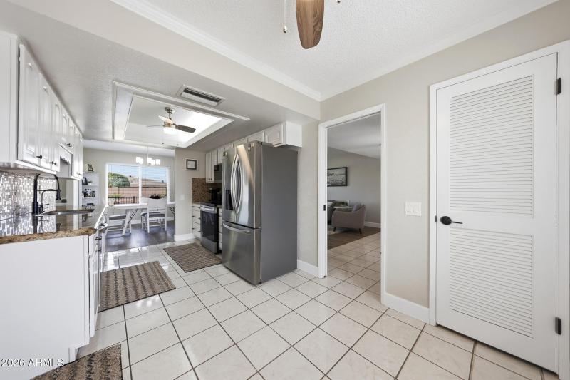 Good flowing kitchen