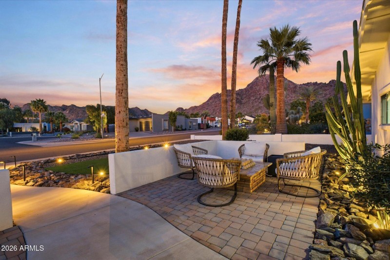 Front courtyard sunset 2