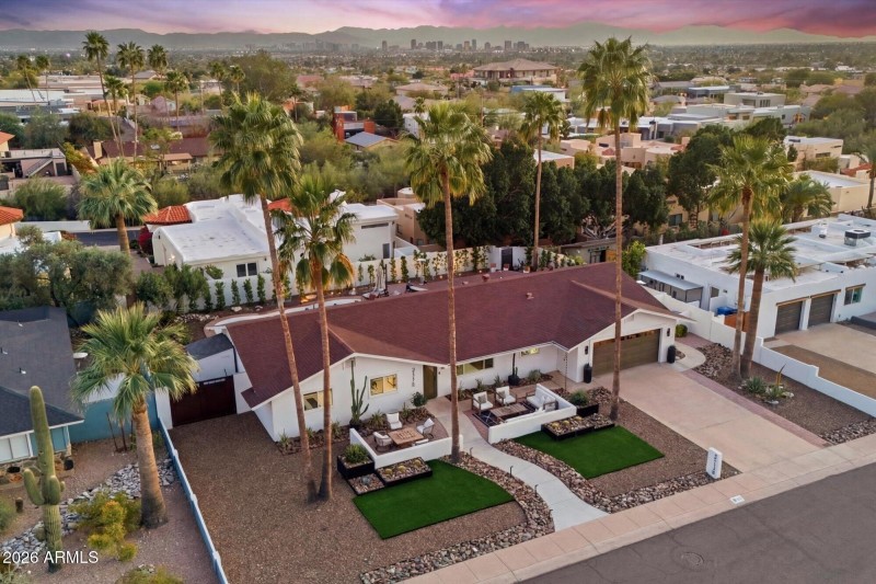 Front of home drone to dwntwn phx