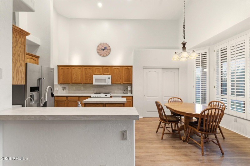 Breakfast Area w Plantation Shutters