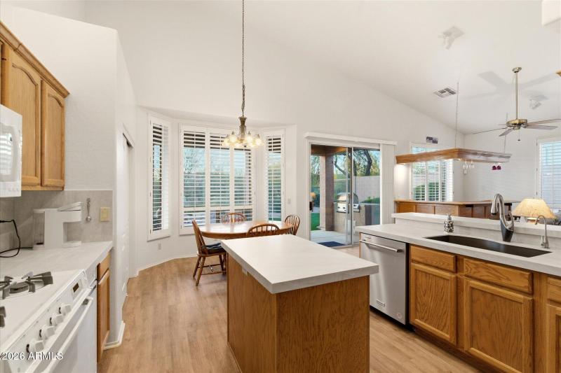 Breakfast Nook w Patio Access