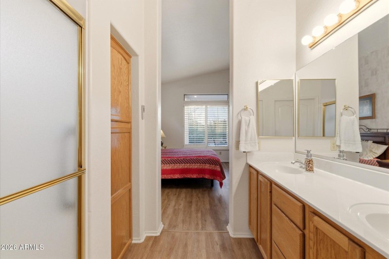 Master Bath Vanity w Dual Sinks