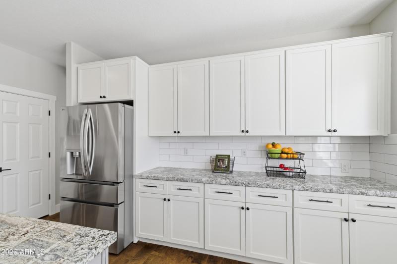 01-4111_E_Molly_Ln_1