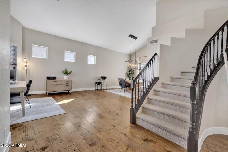 24-4111E_Molly_Ln_23