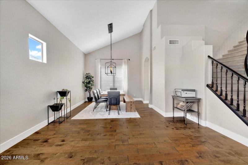 25-4111E_Molly_Ln_24