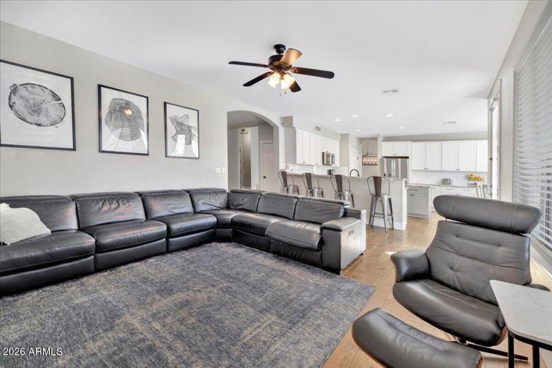 32-4111E_Molly_Ln_31