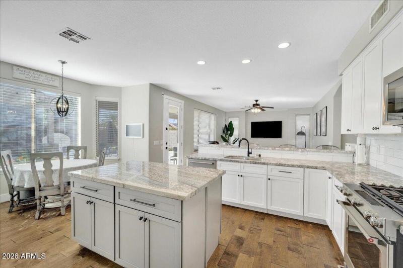 36-4111E_Molly_Ln_35