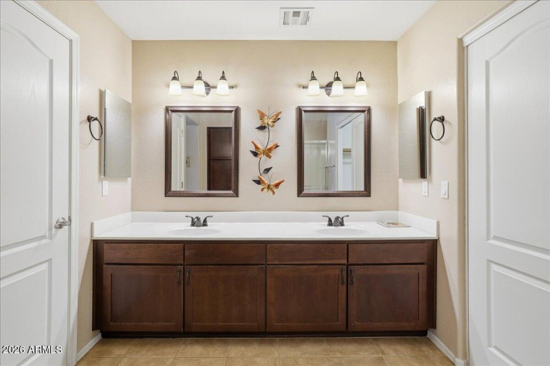 20-2424 E Hancock Trail_RedHogMedia