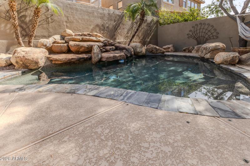 Private pool w/Water Feature