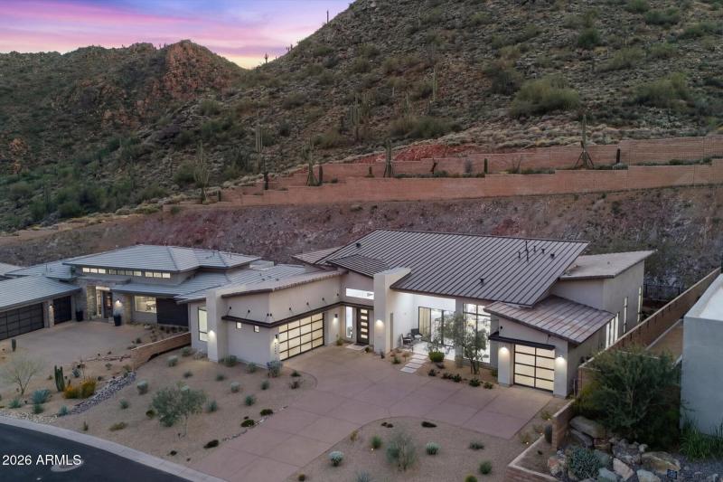 Aerial View w Stunning Mountain Backdrop