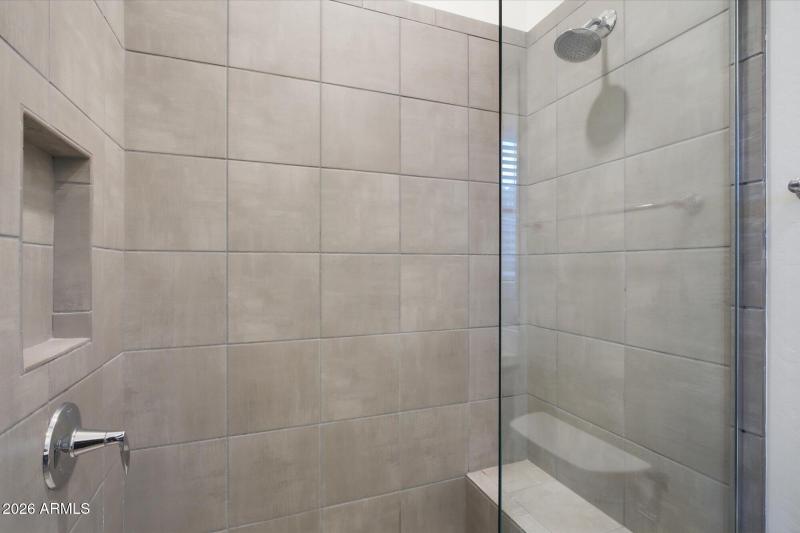 Walk-In Shower w Built-In Niche