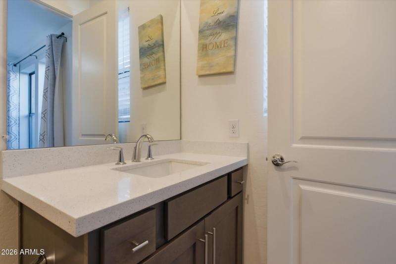 Bathroom Vanity w Quartz Cntps