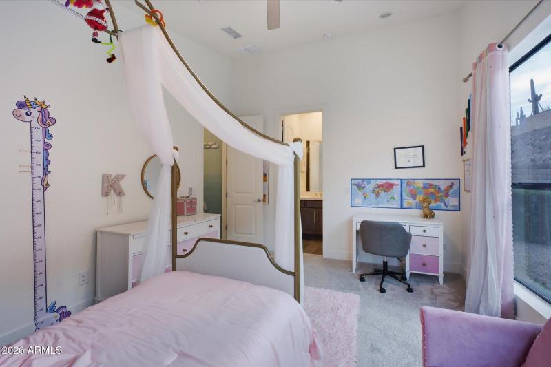 En-Suite Bath & Study Area