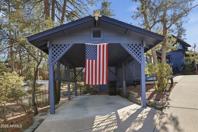 Carport w Flag