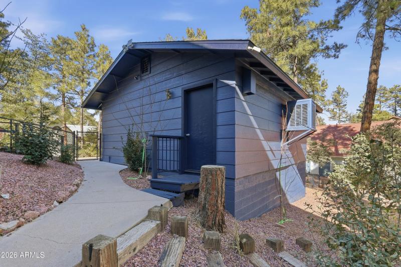 Garage w Access Door