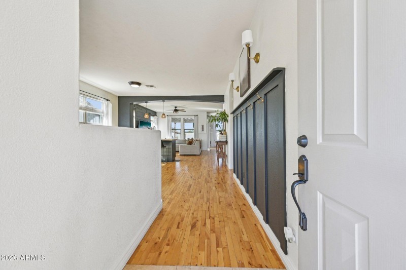 4-web-or-mls-N Vine Ave-S2102-004