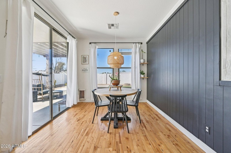 13-web-or-mls-N Vine Ave-S2102-013