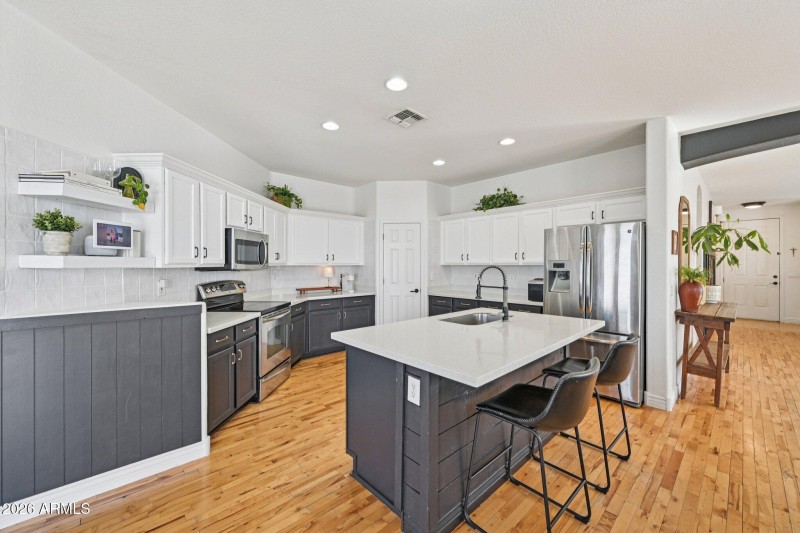 17-web-or-mls-N Vine Ave-S2102-017