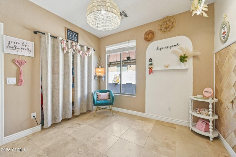 27-web-or-mls-N Vine Ave-S2102-027