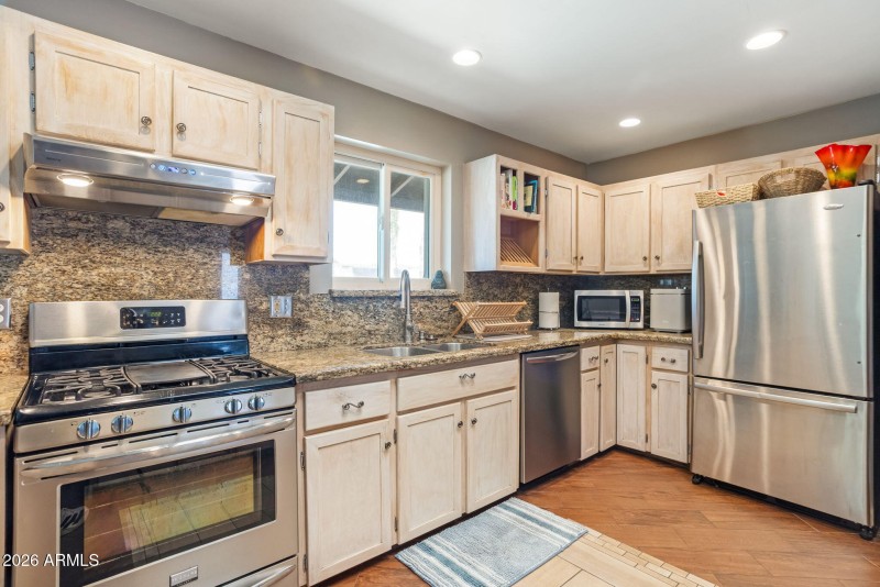 2220 E Blanche Dr Phoenix - 215