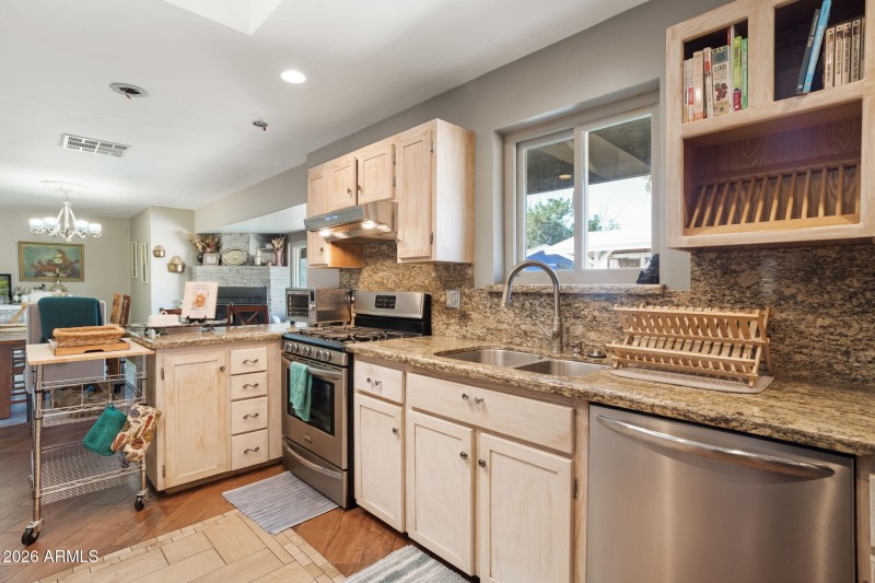 2220 E Blanche Dr Phoenix - 225