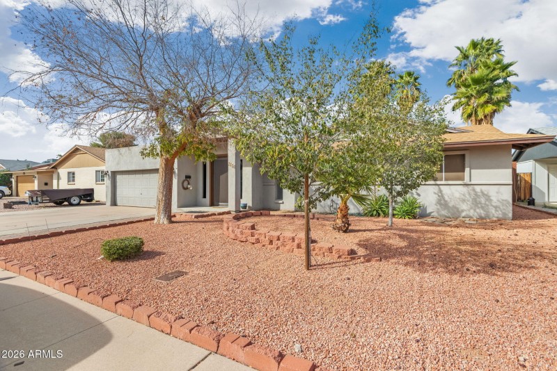 2220 E Blanche Dr Phoenix - 320