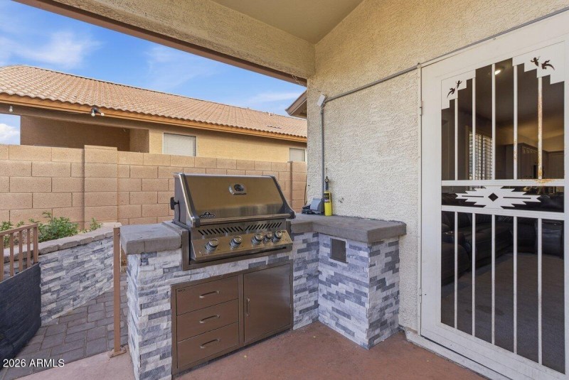 12368 W Harrison St_built in grill