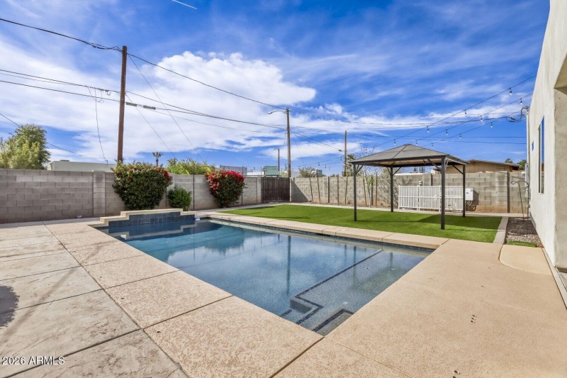 Pool with Water Fountain Feature