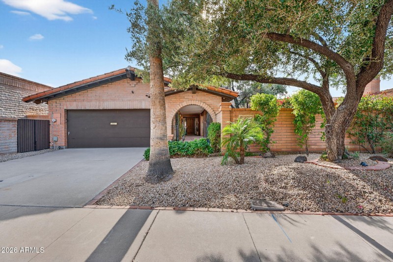 6814 North 17th Place