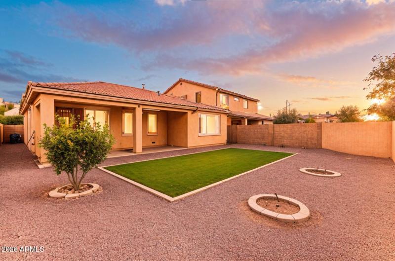 4228 W Coles_Yard 1_Staged