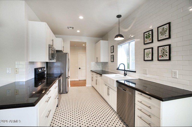 1550 E CHEERY LYNN Road