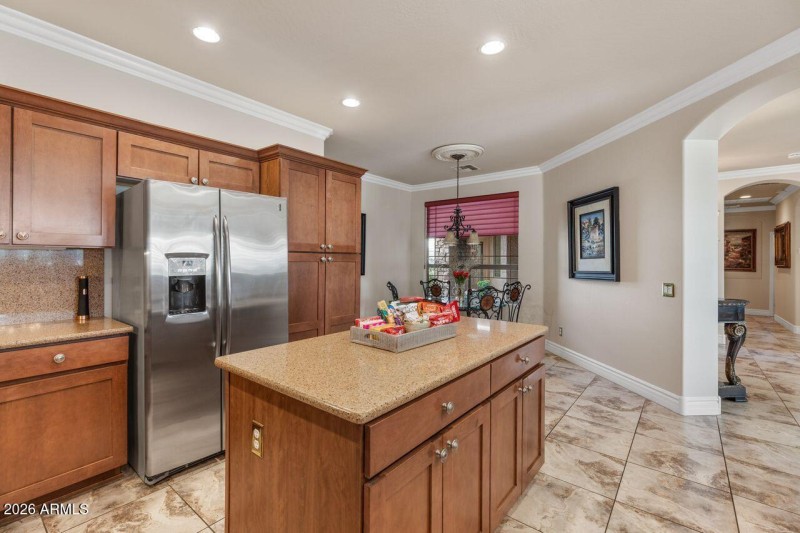 2687 N 162nd Ln Kittchen Island