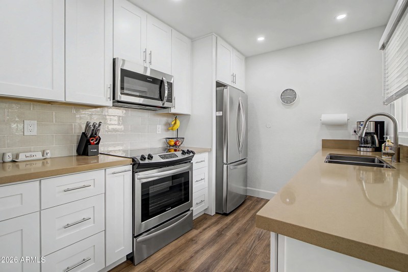 Soft-Close White Shaker Cabinets!