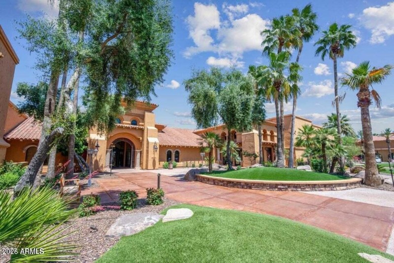 PC entrance to Tuscany Clubhouse