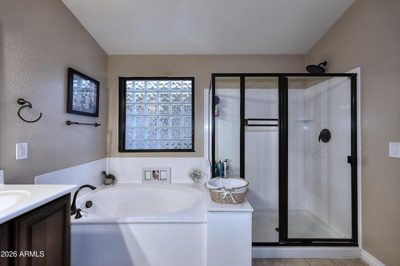 Night-Primary Bath-Garden Tub