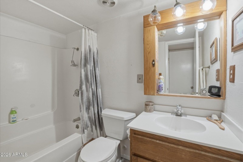 Main Upstairs Bathroom