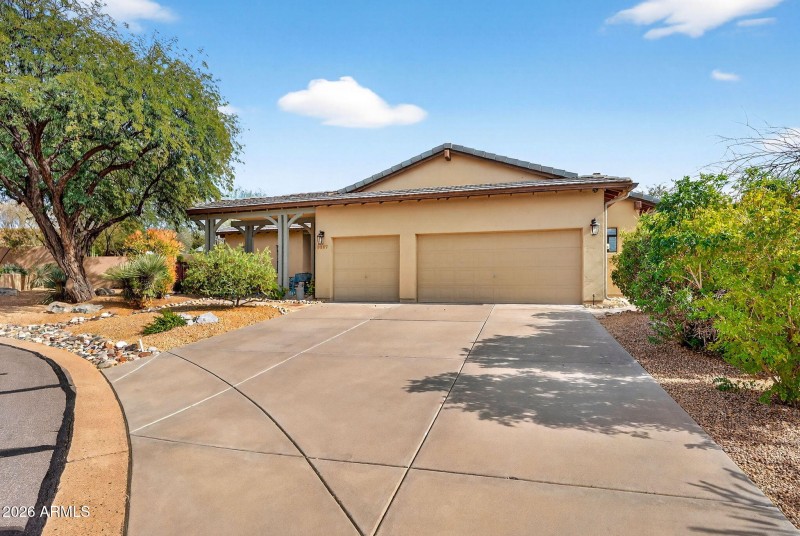 Front Exterior – Driveway & 3-Car Gara