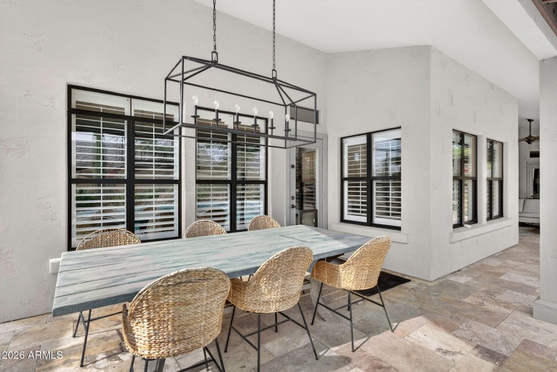 Covered Patio – Outdoor Dining Area