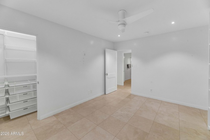 2nd Bedroom w/ built-in closet