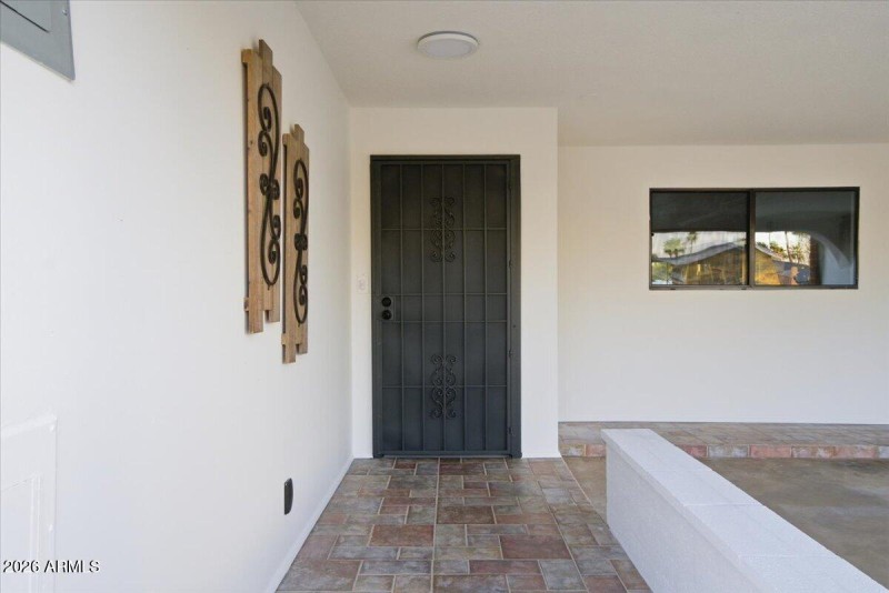 03-7805_E_Coolidge_St_3