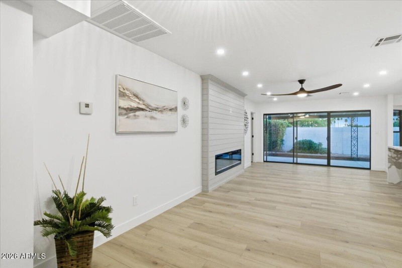 12-7805_E_Coolidge_St_11