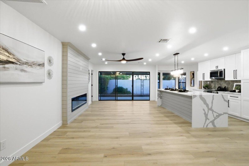 13-7805_E_Coolidge_St_12