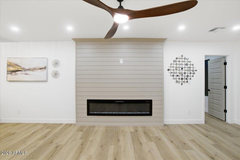 28-7805_E_Coolidge_St_27