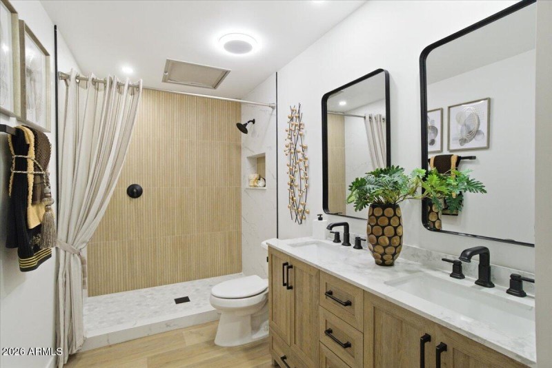 31-7805_E_Coolidge_St_30