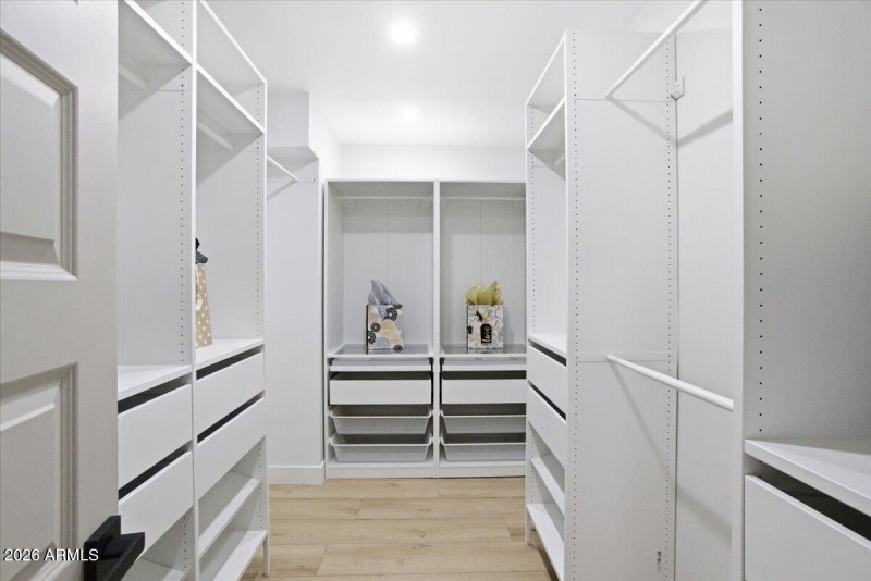 33-7805_E_Coolidge_St_32