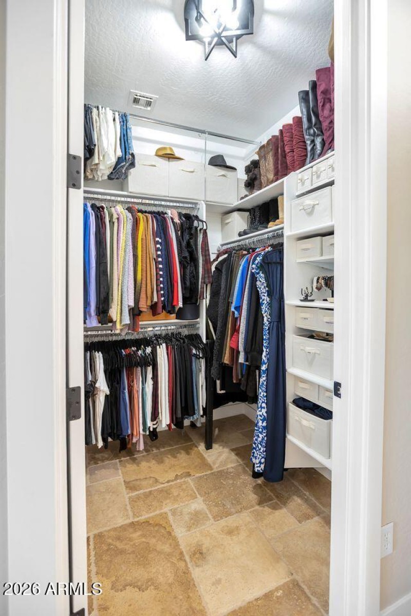 LT PRIMARY CLOSET