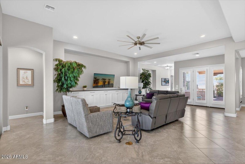 15-18107 W Acacia Dr_RedHogMedia