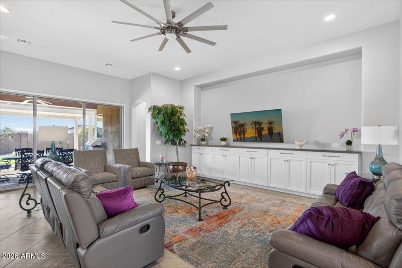 17-18107 W Acacia Dr_RedHogMedia